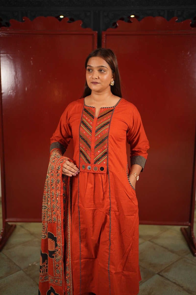 Rust Geometric Kurti Set